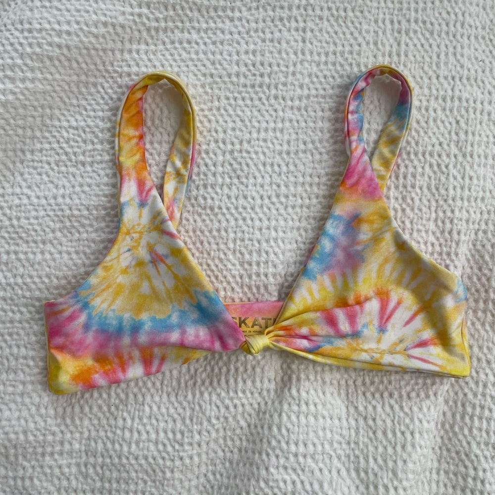 Skatie Salty Top in size Medium in print Sherbert